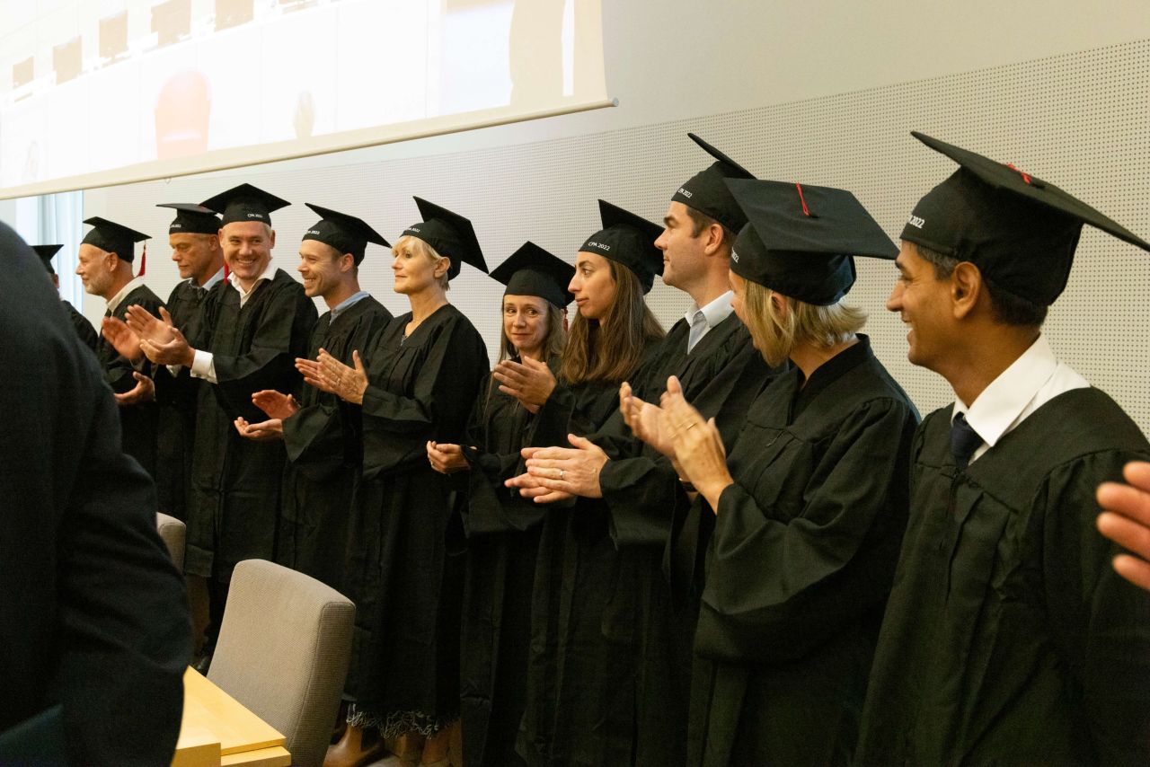 Applaudissement des diplômés CPA 2024 lors de la remise de leur diplôme.