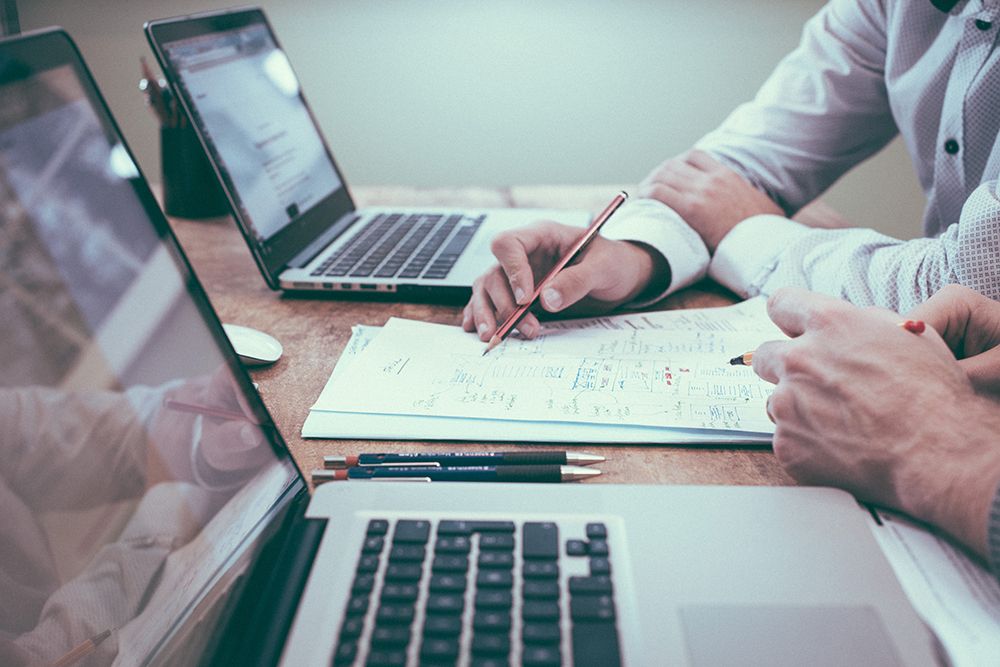 Photographie de deux dirigeants qui suivent les différentes étapes de formation au sein du CPA.