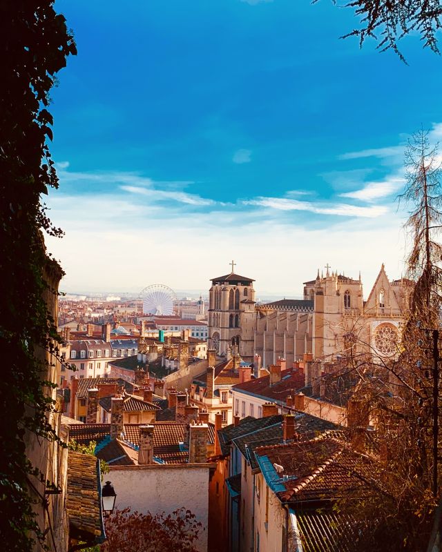 Vue de la cathédrale Saint Jean, à Lyon, également appelé Primatiale Saint Jean, qui est située au coeur du Vieux-Lyon.