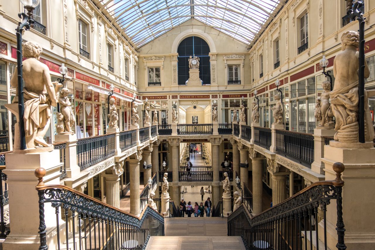 Photographie du passage Pommeraye, situé dans le centre-ville de Nantes, à proximité du campus CPA Nantes.